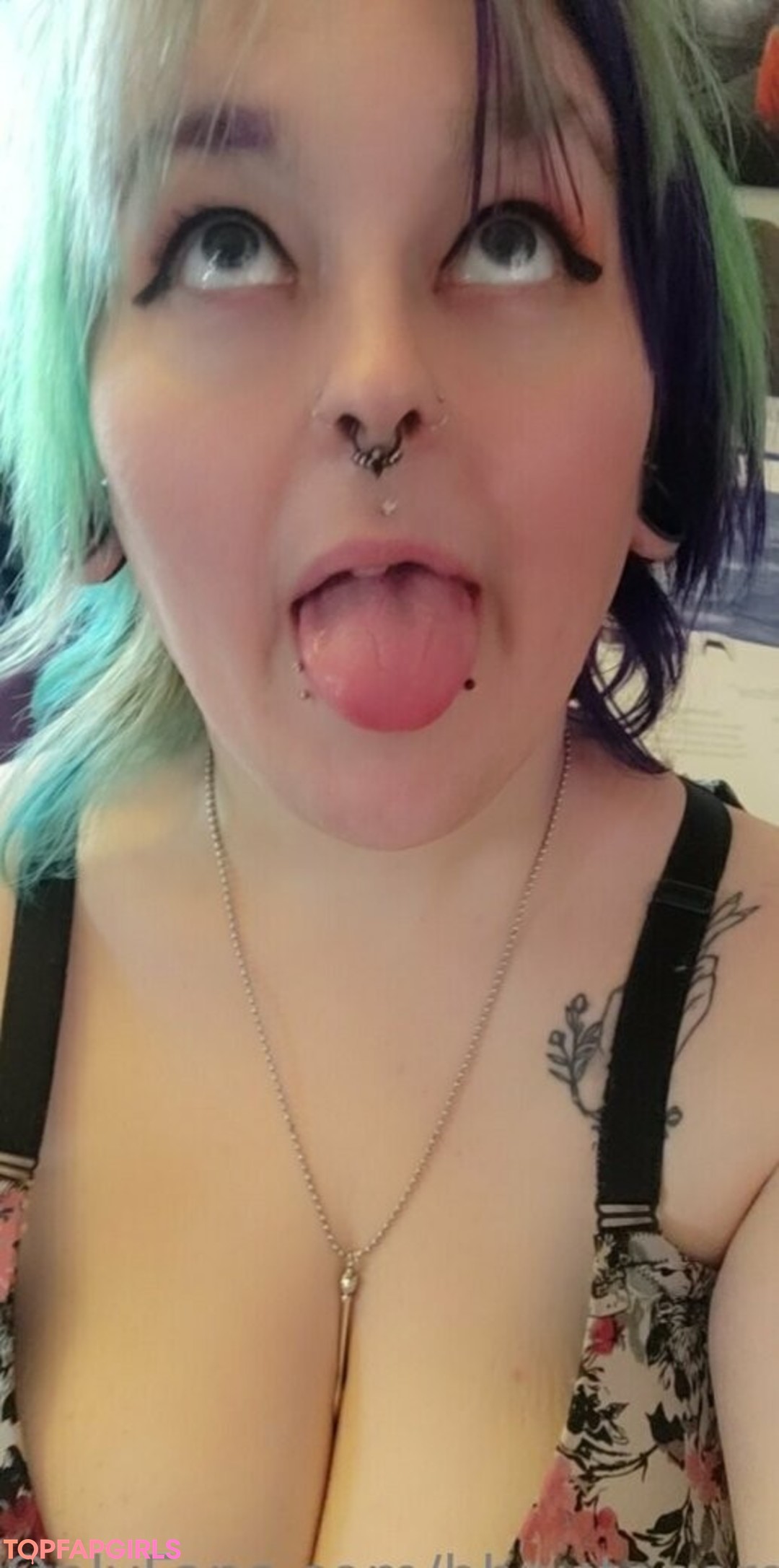 Foto desnuda filtrada de OnlyFans de Lilbbwstoner #35 Foto desnuda filtrada de OnlyFans de Lilbbwstoner #35