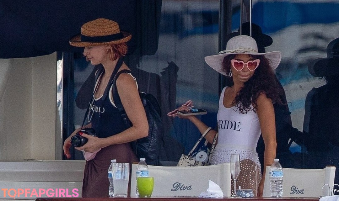 Foto desnuda filtrada de OnlyFans de Sarah Hyland #265 Foto desnuda filtrada de OnlyFans de Sarah Hyland #265