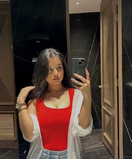 Foto desnuda filtrada de OnlyFans de Aarushi Abrol