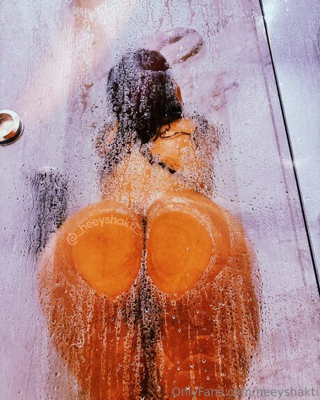 Foto desnuda filtrada de OnlyFans de Heeyshakti