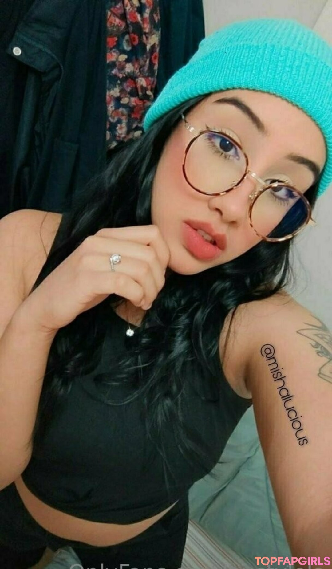 Foto desnuda filtrada de OnlyFans de Bustylola #1050