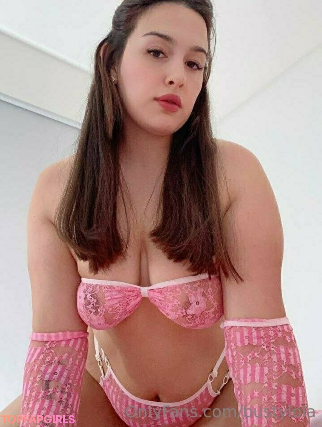 Foto desnuda filtrada de OnlyFans de Bustylola #1090