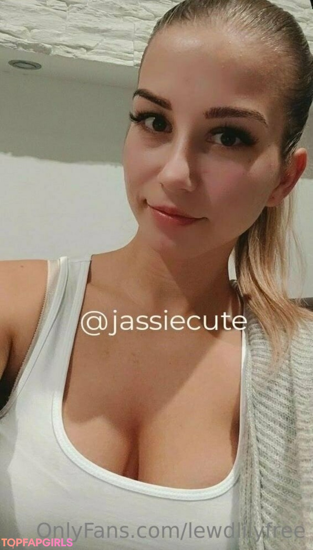 Foto desnuda filtrada de OnlyFans de Lewdlilyfree #424 Foto desnuda filtrada de OnlyFans de Lewdlilyfree #424