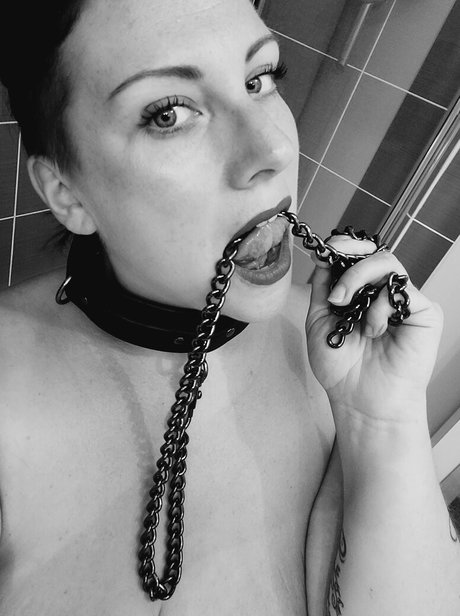 Foto desnuda filtrada de OnlyFans de Darkmoonsubmiss