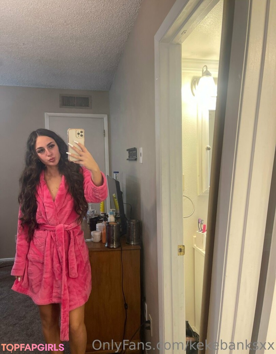 Foto desnuda filtrada de OnlyFans de Kekebanksxx #15 Foto desnuda filtrada de OnlyFans de Kekebanksxx #15