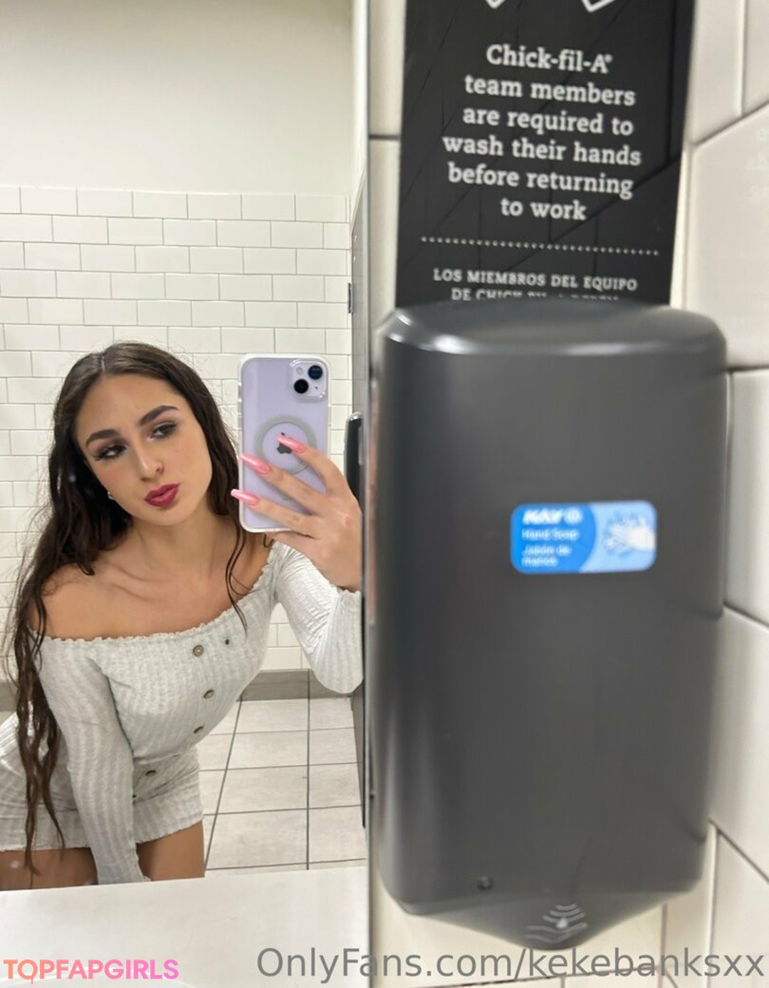 Foto desnuda filtrada de OnlyFans de Kekebanksxx #41 Foto desnuda filtrada de OnlyFans de Kekebanksxx #41