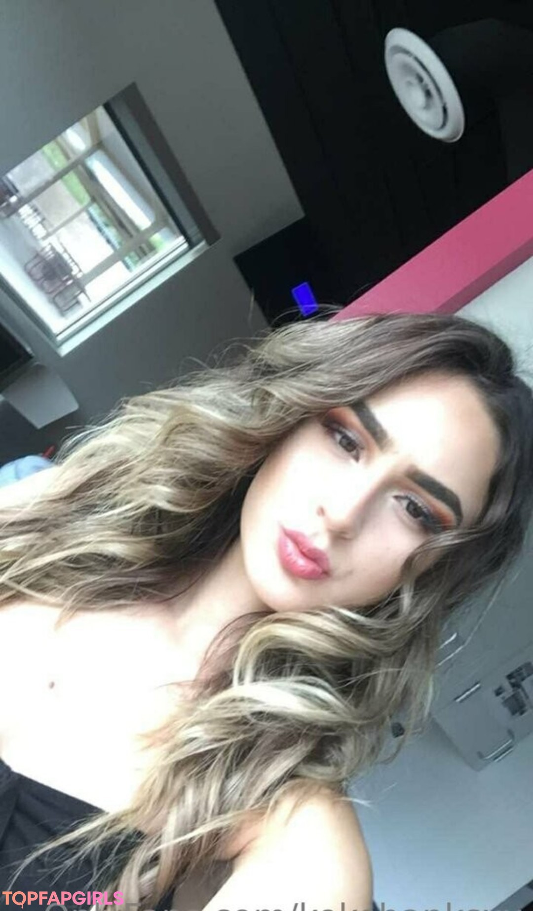 Foto desnuda filtrada de OnlyFans de Kekebanksxx #476 Foto desnuda filtrada de OnlyFans de Kekebanksxx #476