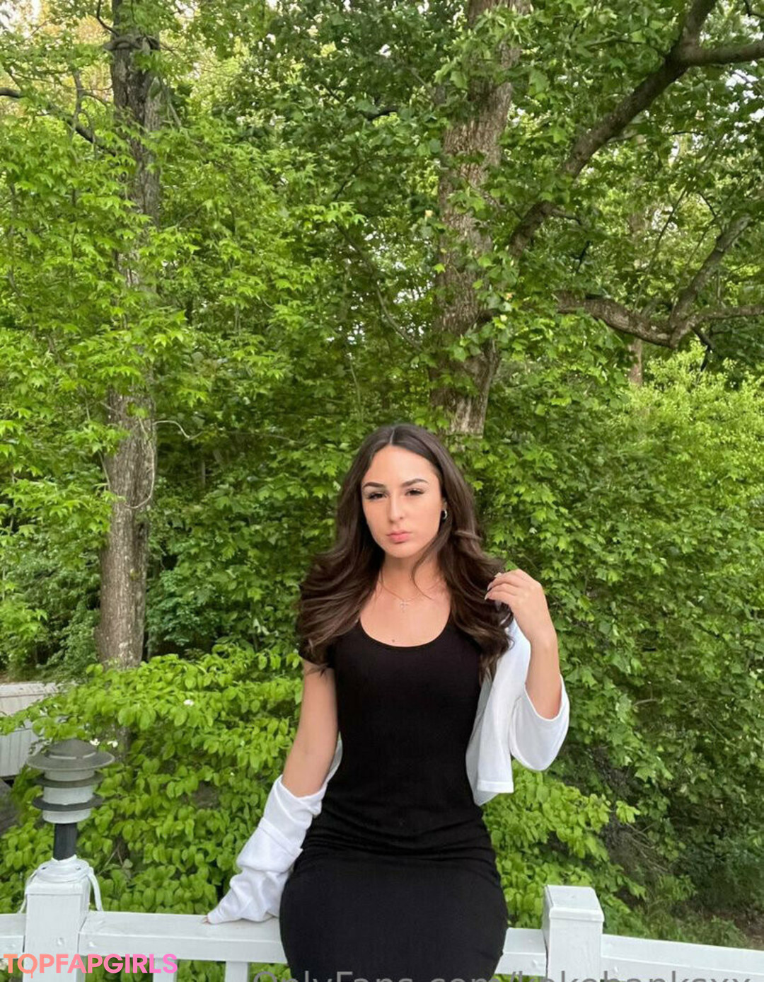 Foto desnuda filtrada de OnlyFans de Kekebanksxx #5 Foto desnuda filtrada de OnlyFans de Kekebanksxx #5