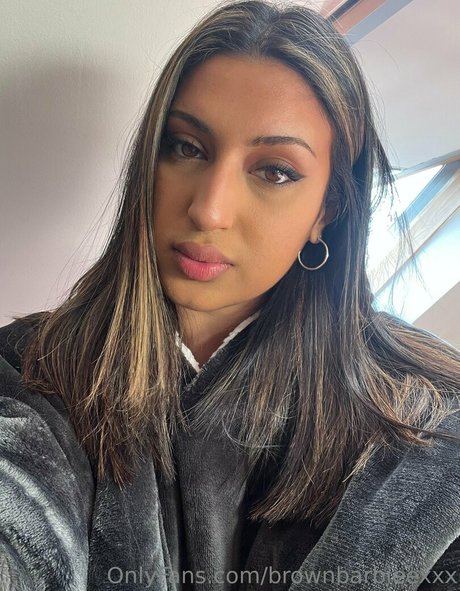 Foto desnuda filtrada de OnlyFans de Brownbarbieexxx