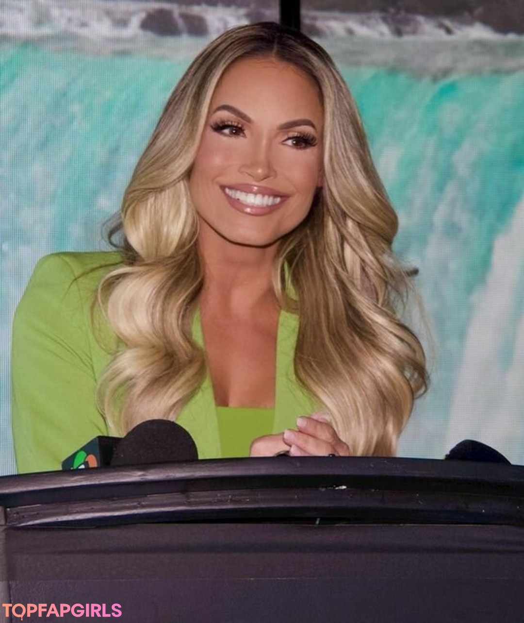 Foto desnuda filtrada de OnlyFans de Trish Stratus #1009