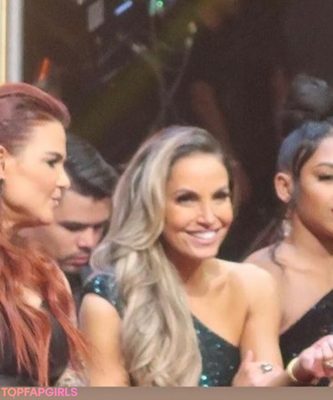 Foto desnuda filtrada de OnlyFans de Trish Stratus #243 Foto desnuda filtrada de OnlyFans de Trish Stratus #243