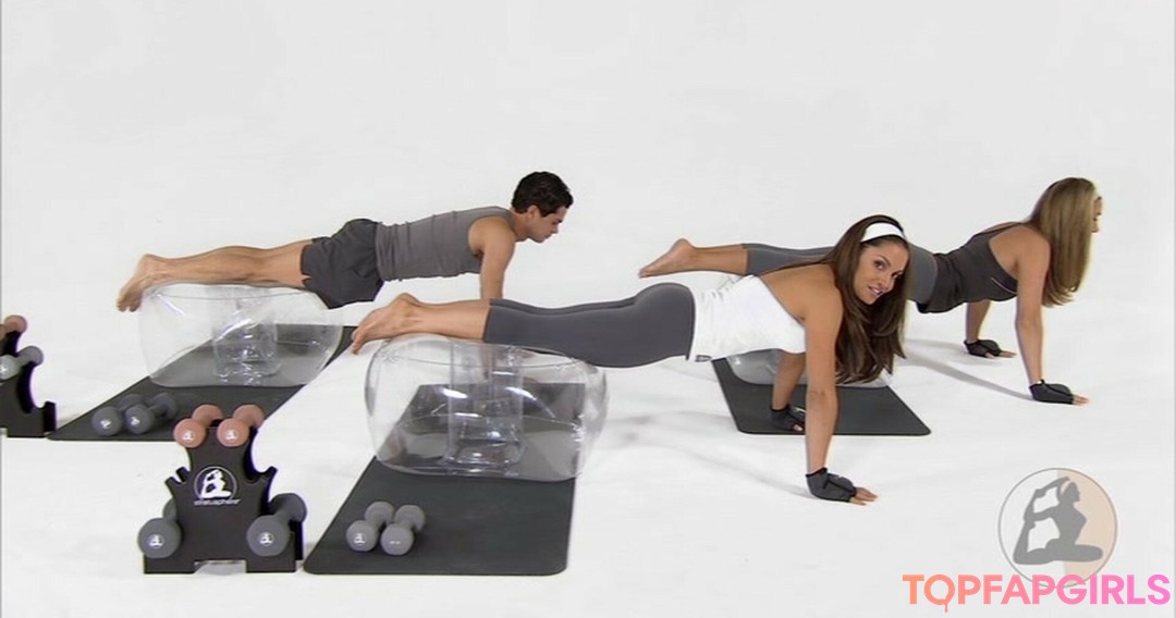 Foto desnuda filtrada de OnlyFans de Trish Stratus #381 Foto desnuda filtrada de OnlyFans de Trish Stratus #381