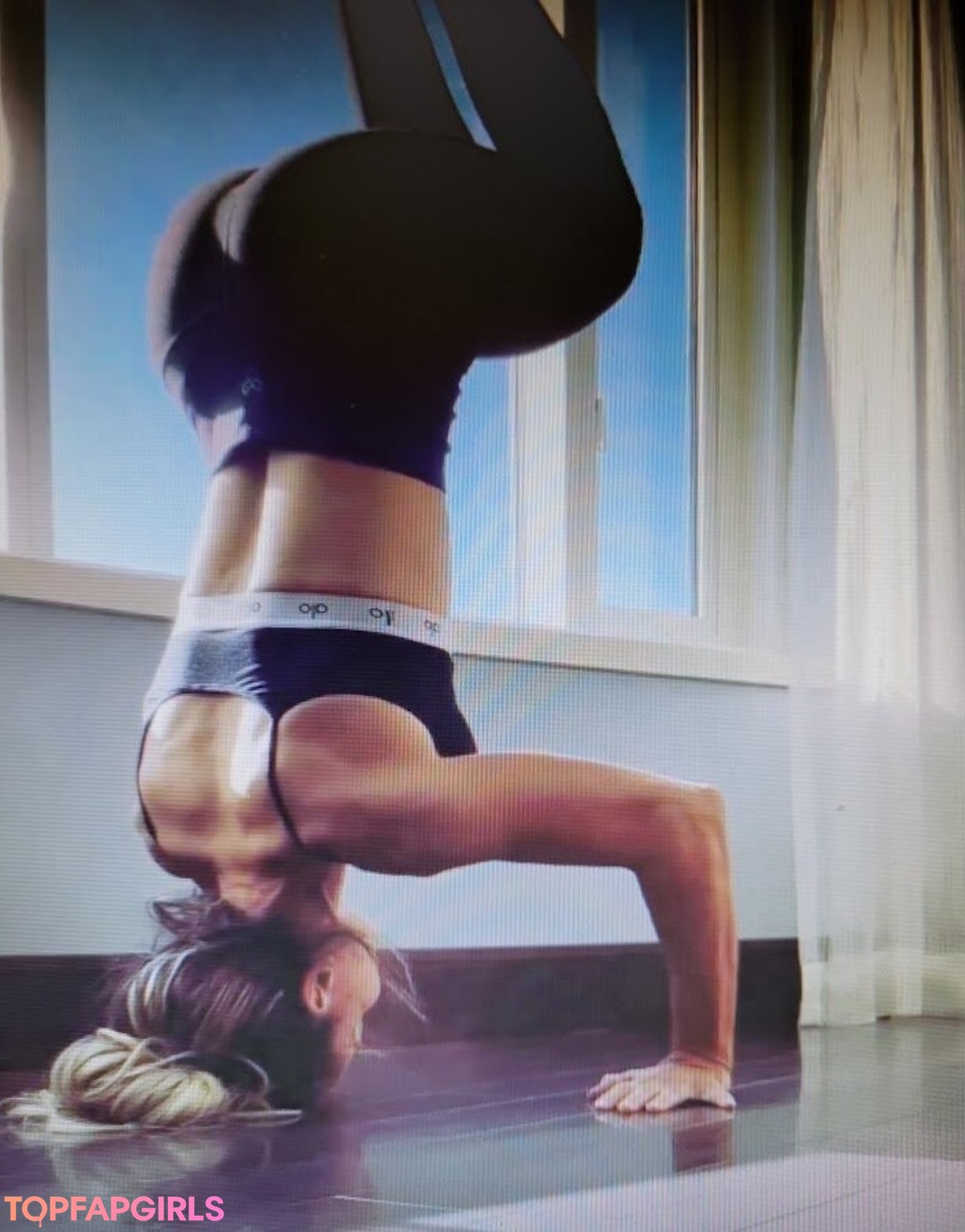 Foto desnuda filtrada de OnlyFans de Trish Stratus #635 Foto desnuda filtrada de OnlyFans de Trish Stratus #635