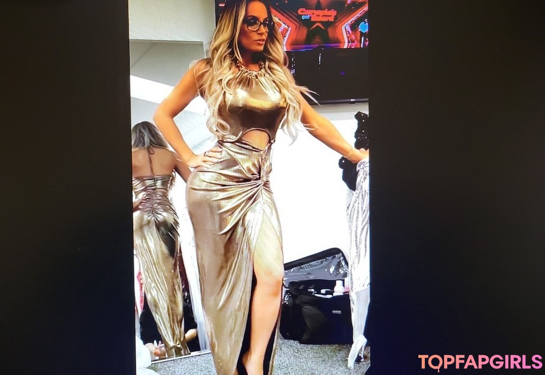 Foto desnuda filtrada de OnlyFans de Trish Stratus #685 Foto desnuda filtrada de OnlyFans de Trish Stratus #685