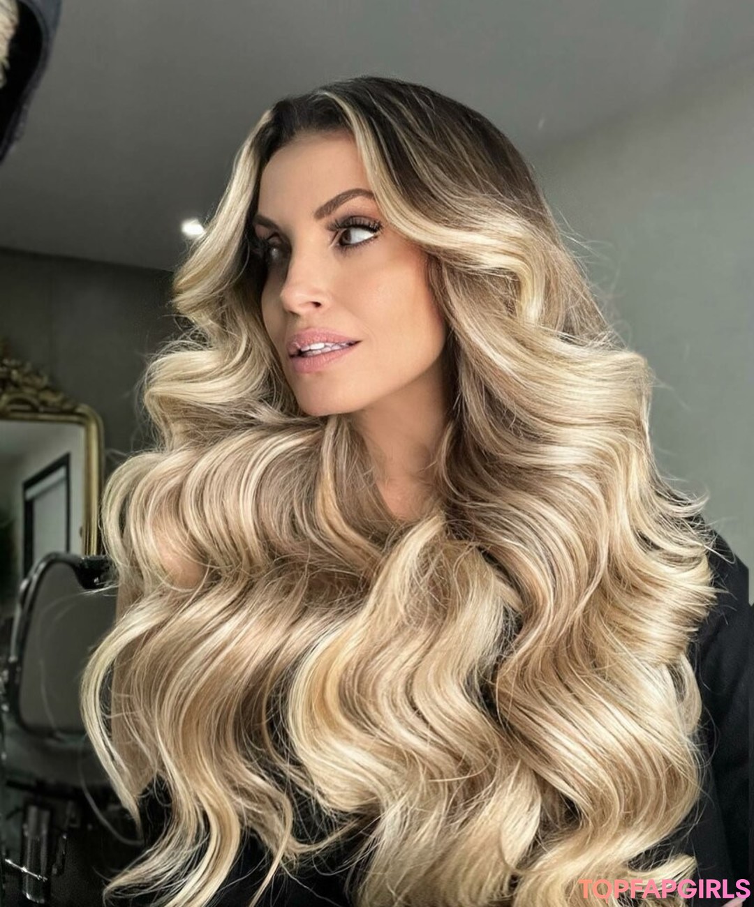 Foto desnuda filtrada de OnlyFans de Trish Stratus #713 Foto desnuda filtrada de OnlyFans de Trish Stratus #713