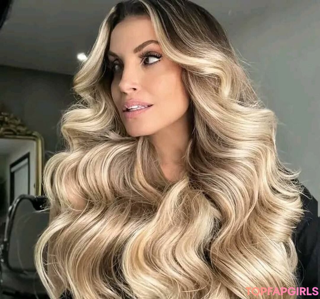 Foto desnuda filtrada de OnlyFans de Trish Stratus #908 Foto desnuda filtrada de OnlyFans de Trish Stratus #908