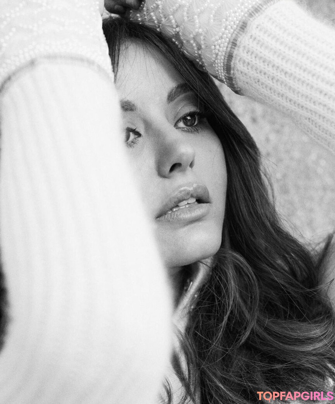 Foto desnuda filtrada de OnlyFans de Zahia Dehar #146 Foto desnuda filtrada de OnlyFans de Zahia Dehar #146