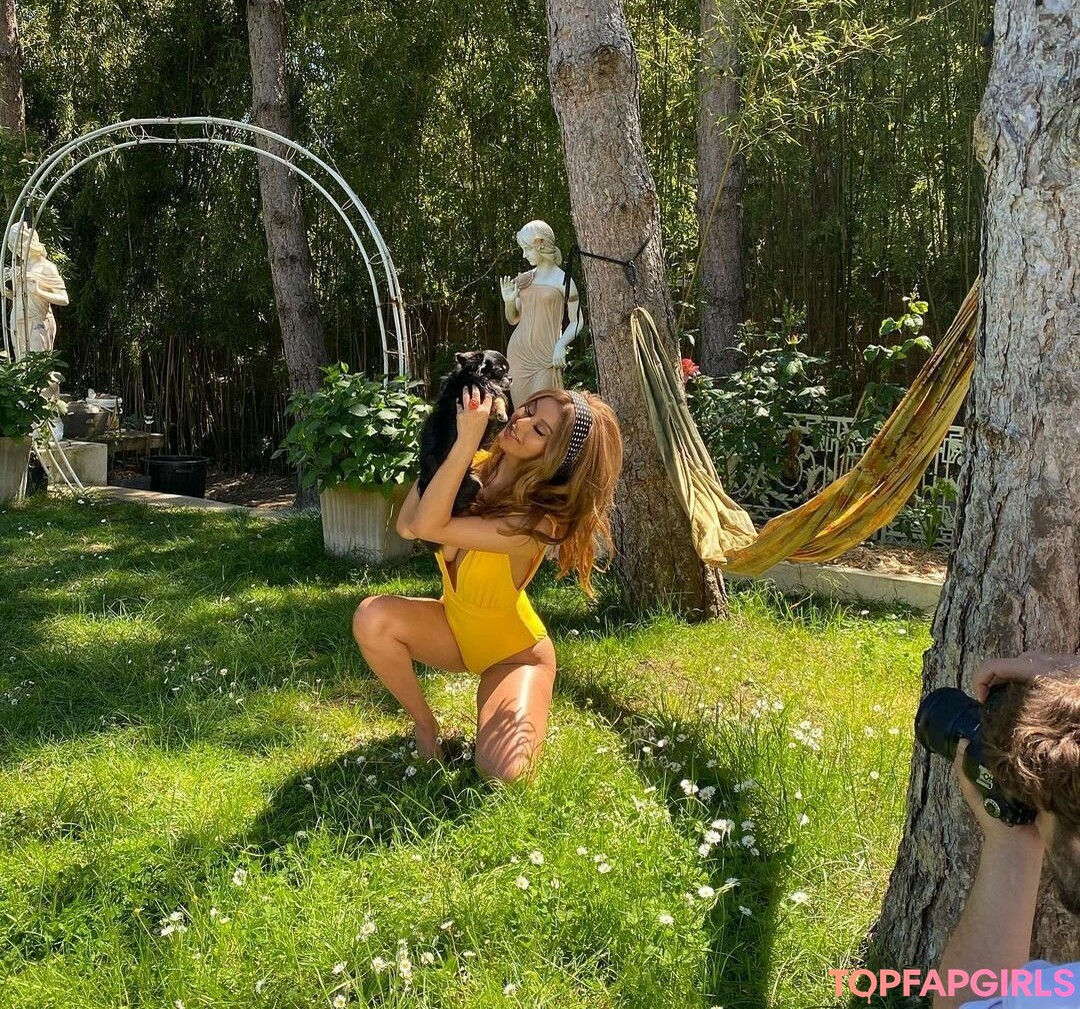 Foto desnuda filtrada de OnlyFans de Zahia Dehar #197 Foto desnuda filtrada de OnlyFans de Zahia Dehar #197
