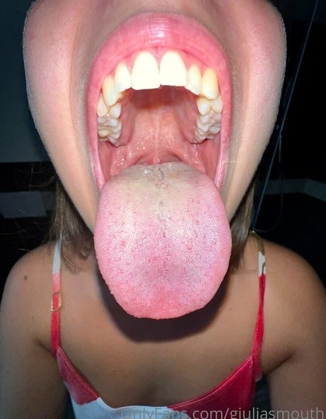 Foto desnuda filtrada de OnlyFans de Giuliasmouth