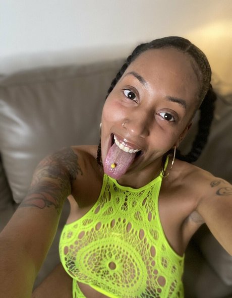 Foto desnuda filtrada de OnlyFans de Destinyredbonexxx