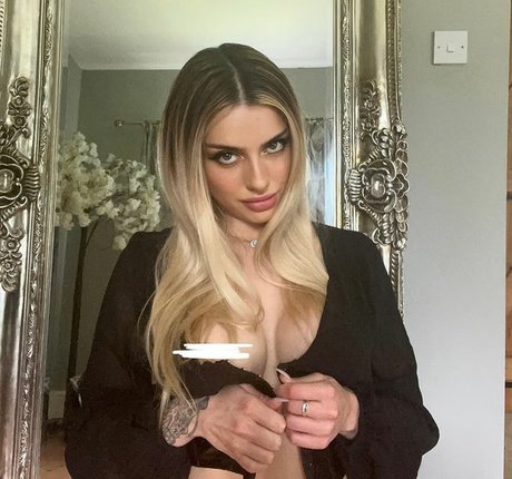 Foto desnuda filtrada de OnlyFans de Peachypops