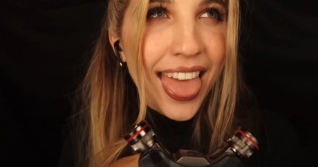 Foto desnuda filtrada de OnlyFans de Frivolousfox Asmr
