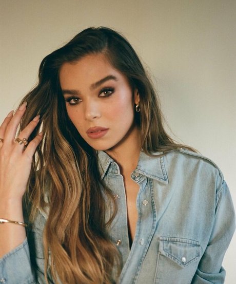 Hailee Steinfeld