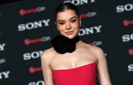 Hailee Steinfeld