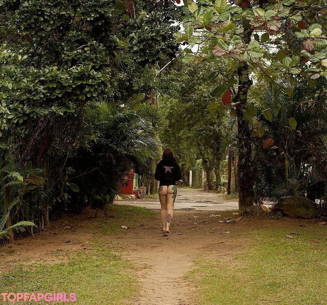 Foto desnuda filtrada de OnlyFans de Emille Bee #1 Foto desnuda filtrada de OnlyFans de Emille Bee #1