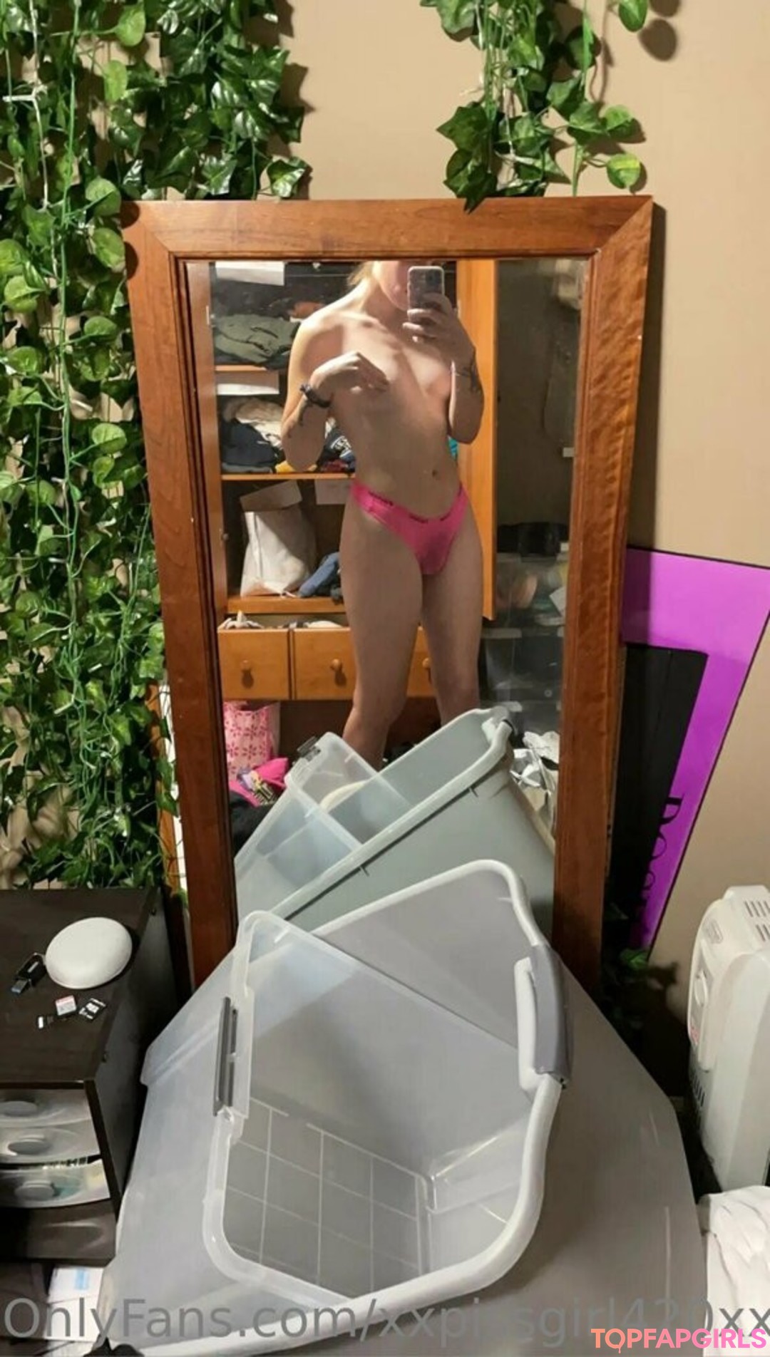 Foto desnuda filtrada de OnlyFans de Xxpissgirl420xx #14 Foto desnuda filtrada de OnlyFans de Xxpissgirl420xx #14