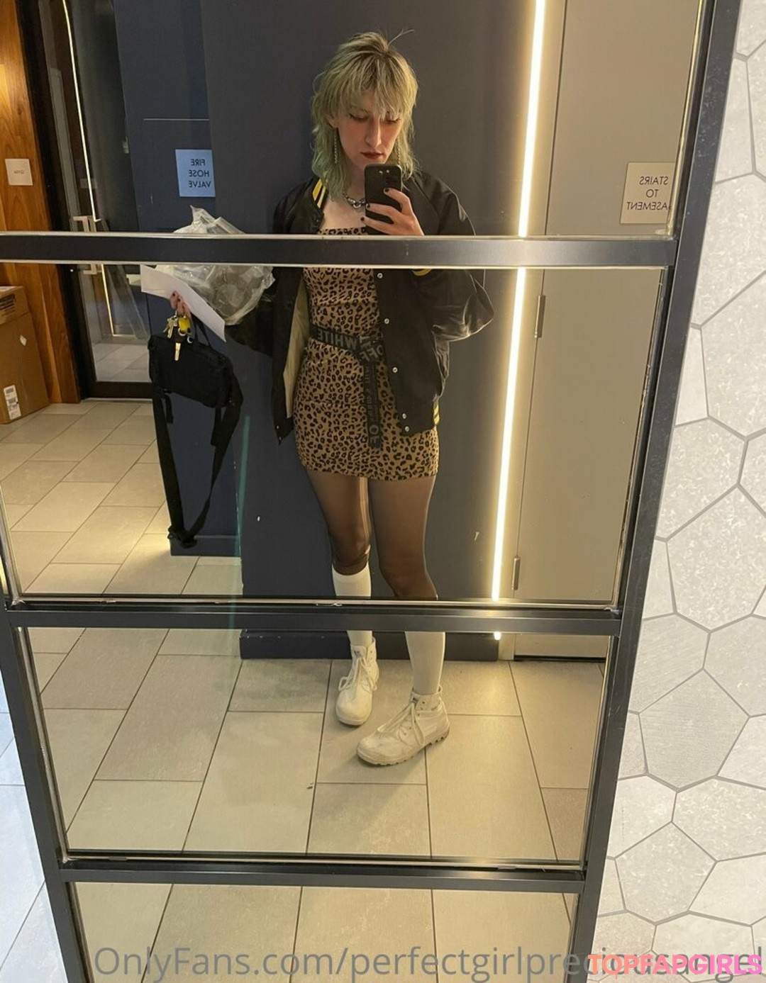 Foto desnuda filtrada de OnlyFans de Xxpissgirl420xx #4 Foto desnuda filtrada de OnlyFans de Xxpissgirl420xx #4