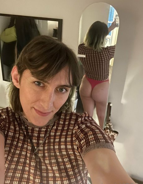 Foto desnuda filtrada de OnlyFans de Xxpissgirl420xx