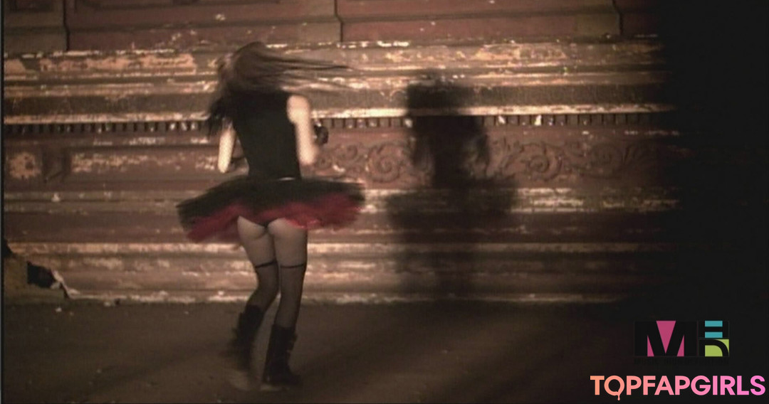 Foto desnuda filtrada de OnlyFans de Avril Lavigne #133 Foto desnuda filtrada de OnlyFans de Avril Lavigne #133