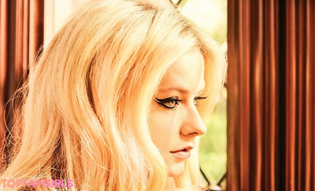Foto desnuda filtrada de OnlyFans de Avril Lavigne #210 Foto desnuda filtrada de OnlyFans de Avril Lavigne #210