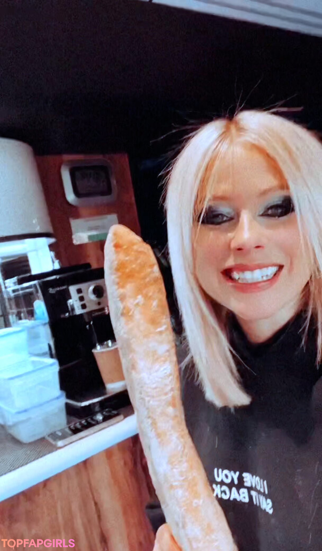 Foto desnuda filtrada de OnlyFans de Avril Lavigne #496 Foto desnuda filtrada de OnlyFans de Avril Lavigne #496