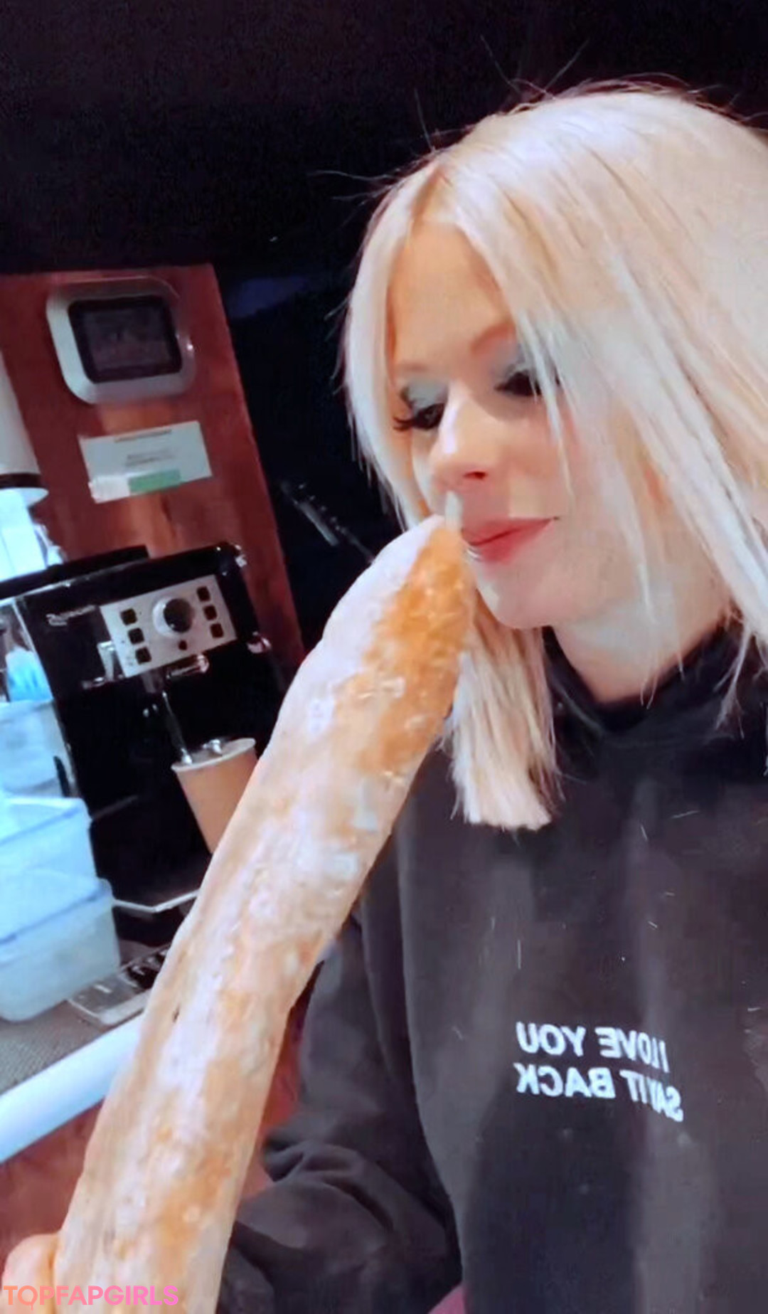 Foto desnuda filtrada de OnlyFans de Avril Lavigne #497 Foto desnuda filtrada de OnlyFans de Avril Lavigne #497