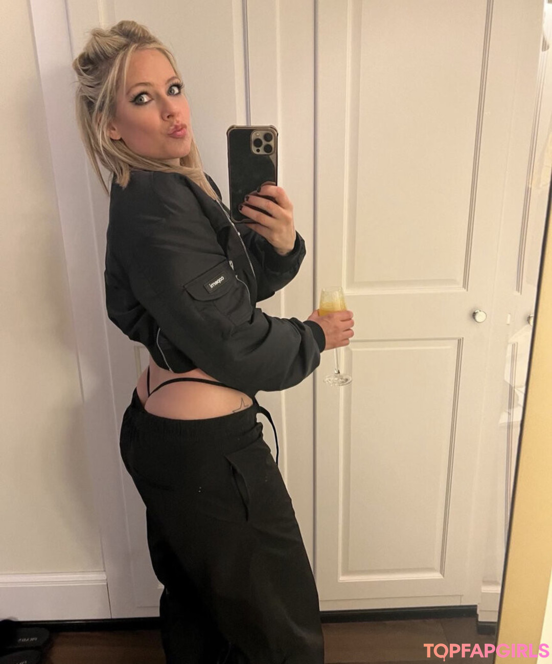 Foto desnuda filtrada de OnlyFans de Avril Lavigne #536 Foto desnuda filtrada de OnlyFans de Avril Lavigne #536