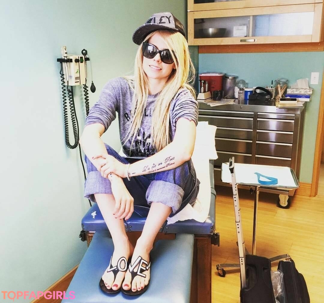Foto desnuda filtrada de OnlyFans de Avril Lavigne #556 Foto desnuda filtrada de OnlyFans de Avril Lavigne #556
