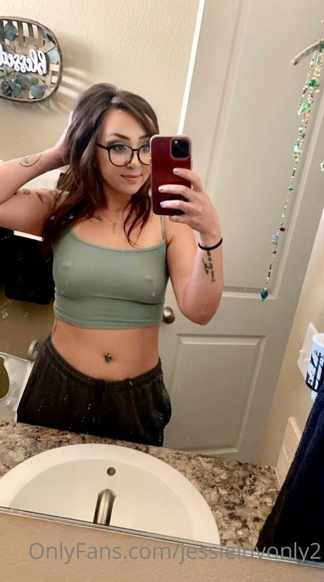 Foto desnuda filtrada de OnlyFans de Jessieluvonly2