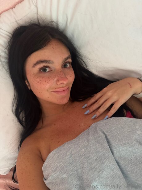 Foto desnuda filtrada de OnlyFans de Ally1kenobi