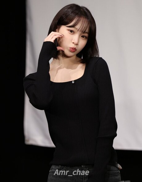 Kim Chaewon