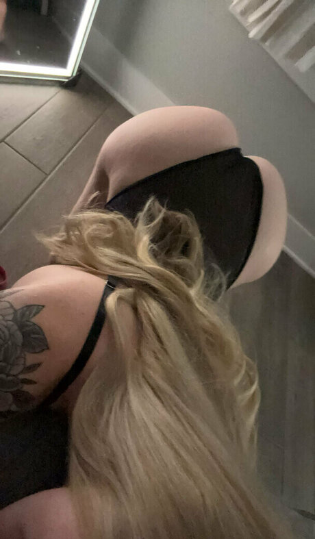 Foto desnuda filtrada de OnlyFans de Itsthatonetallgirl