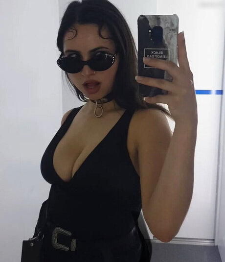 Foto desnuda filtrada de OnlyFans de Mzhetfield