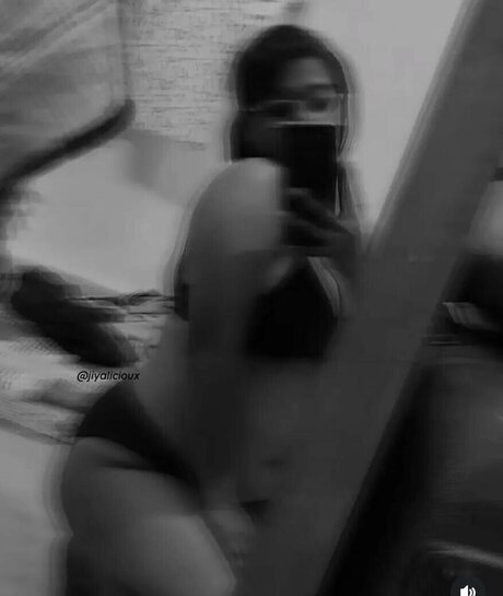 Foto desnuda filtrada de OnlyFans de Jiyalicioux