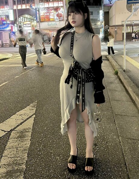 Momoka Akari