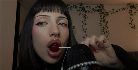 Foto desnuda filtrada de OnlyFans de Sleepgirlasmr