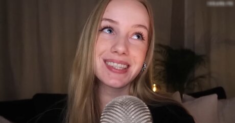 Foto desnuda filtrada de OnlyFans de Nadine Von Relaxasmr