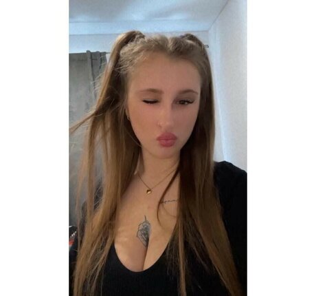 Foto desnuda filtrada de OnlyFans de Caroline Casavant