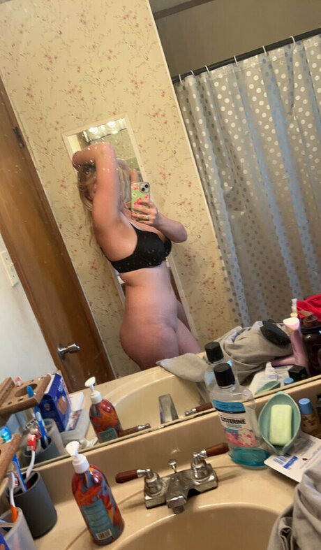 Foto desnuda filtrada de OnlyFans de Zestywhitegirlmaria Moore
