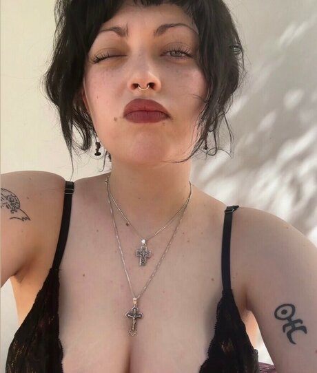 Foto desnuda filtrada de OnlyFans de Violet Grohl